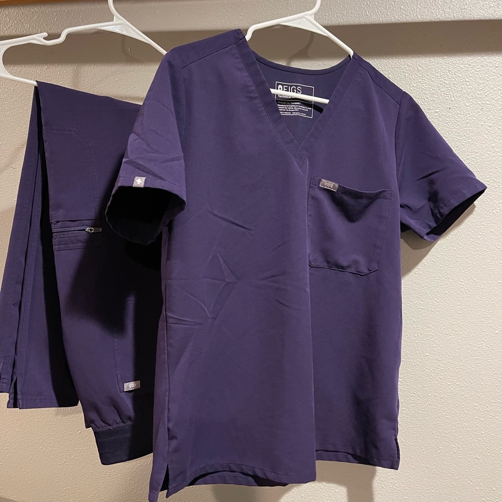 FIGS-Purple Jam, size MEDIUM Caterina top, MEDIUM TALL HW Yola